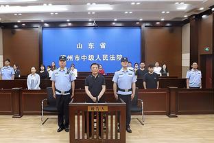 这也行？追梦空中发底线球 发完之后才跳出场 裁判没吹！